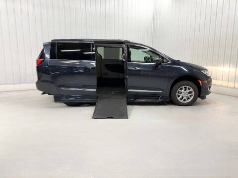 2020 Chrysler Pacifica Touring L Photo