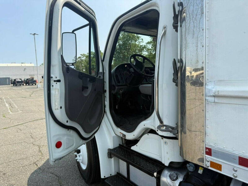 2016 Freightliner M2 106