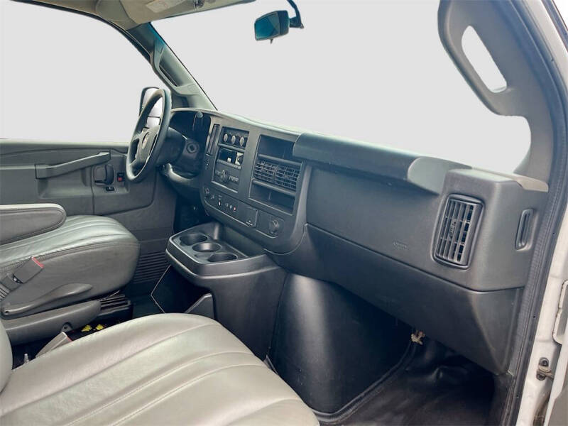 2024 GMC Savana 2500