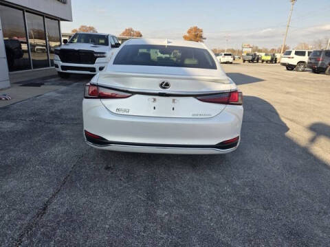 2024 Lexus ES 300h Luxury