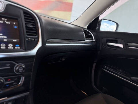 2020 Chrysler 300 Touring