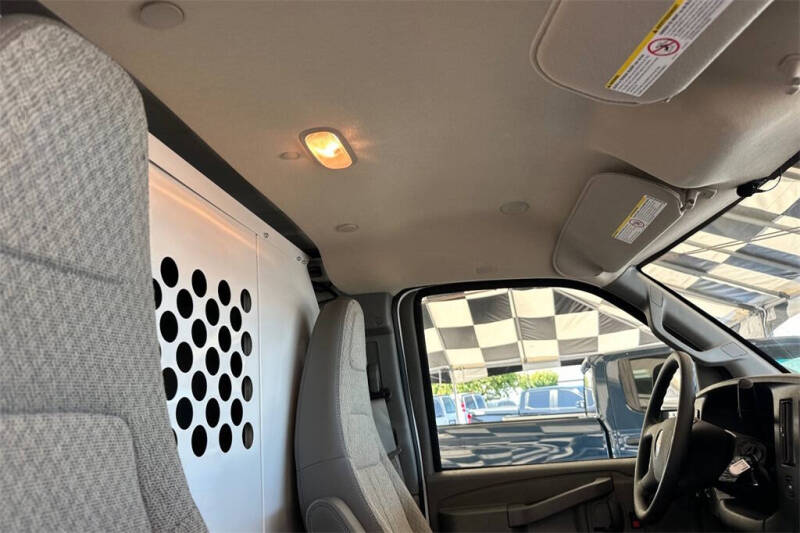 2025 GMC Savana 2500