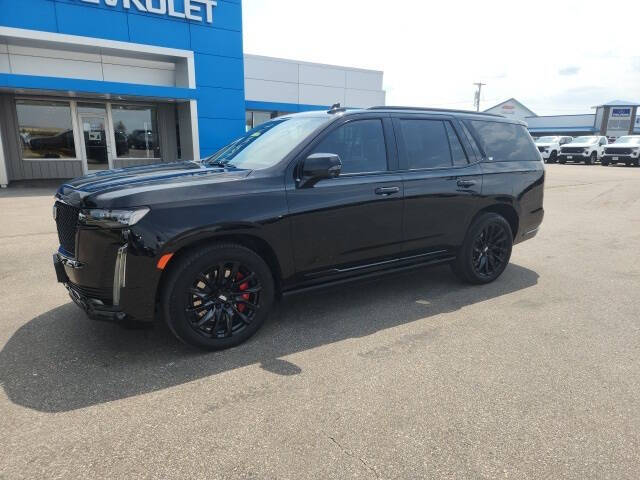 Used 2022 Cadillac Escalade Sport Platinum with VIN 1GYS4GKL7NR260762 for sale in Finley, ND