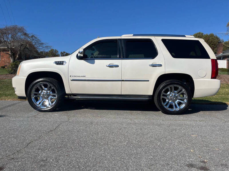 2007 Cadillac Escalade Base photo 3