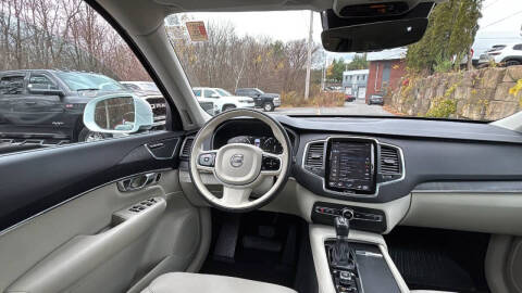 2020 Volvo XC90 T6 Momentum 6-Passenger