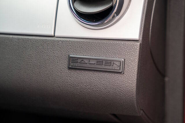 2006 Ford Mustang 33