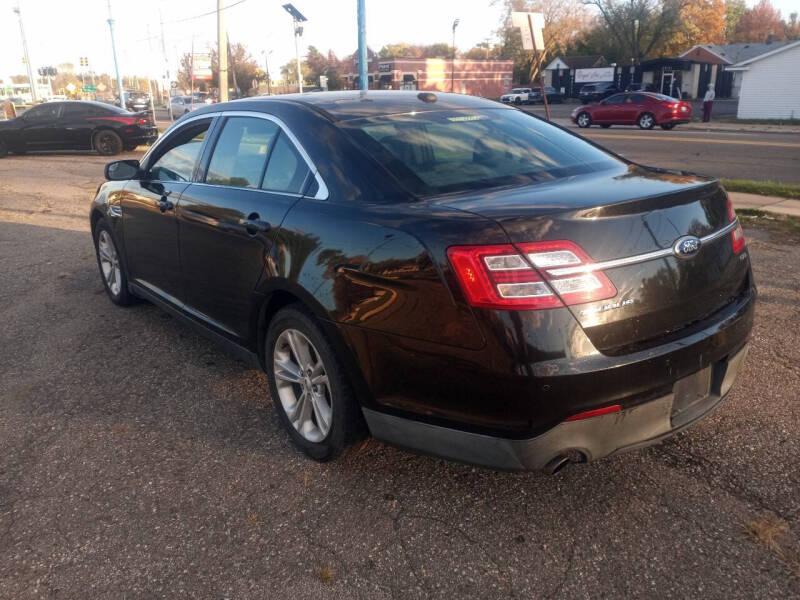 2013 Ford Taurus SEL photo 7