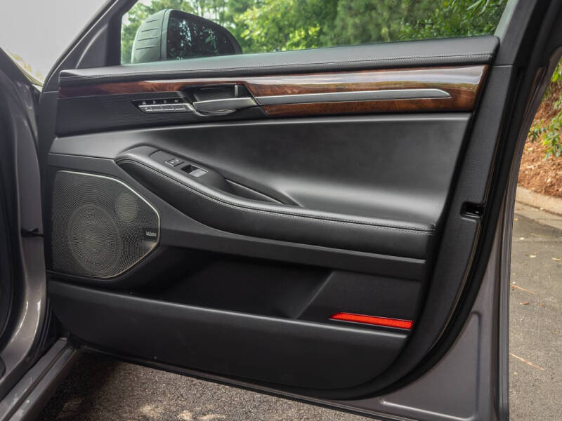2018 Genesis G90