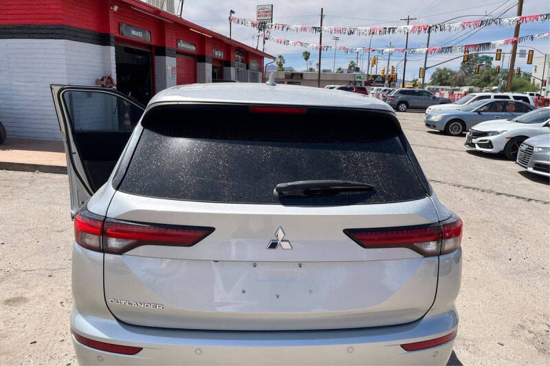 2022 Mitsubishi Outlander ES