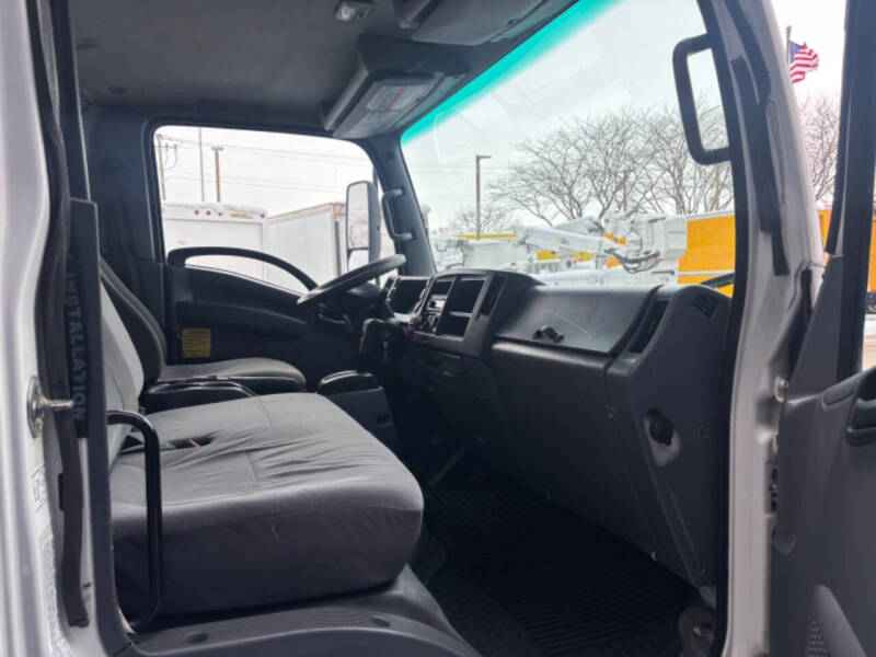 2018 Isuzu NRR 24FT Box Truck
