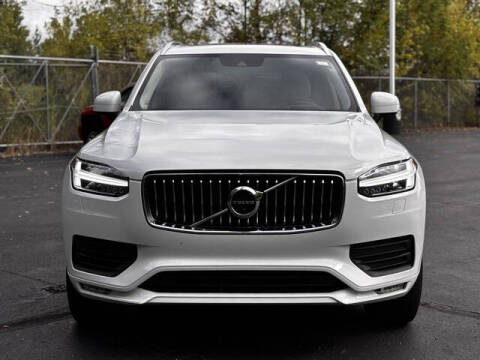 2021 Volvo XC90 T6 Momentum 7-Passenger