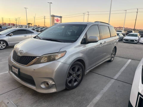 2011 Toyota Sienna SE 8-Passenger