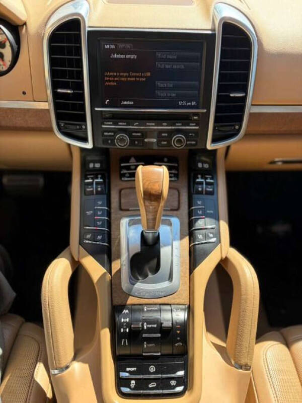 2013 Porsche Cayenne GTS