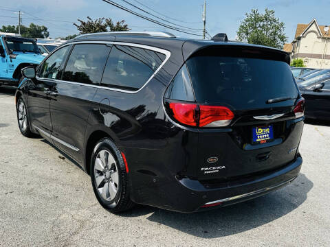 2018 Chrysler Pacifica Hybrid Limited