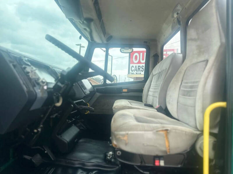 2001 Freightliner FL70