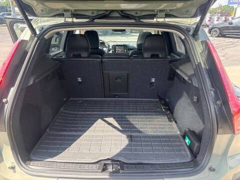 2024 Volvo XC40 B5 Plus Dark Theme