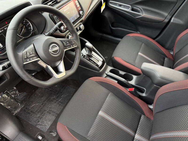 2025 Nissan Versa SR