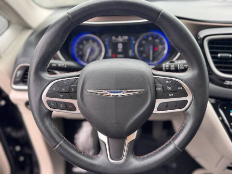 2017 Chrysler Pacifica Touring-L