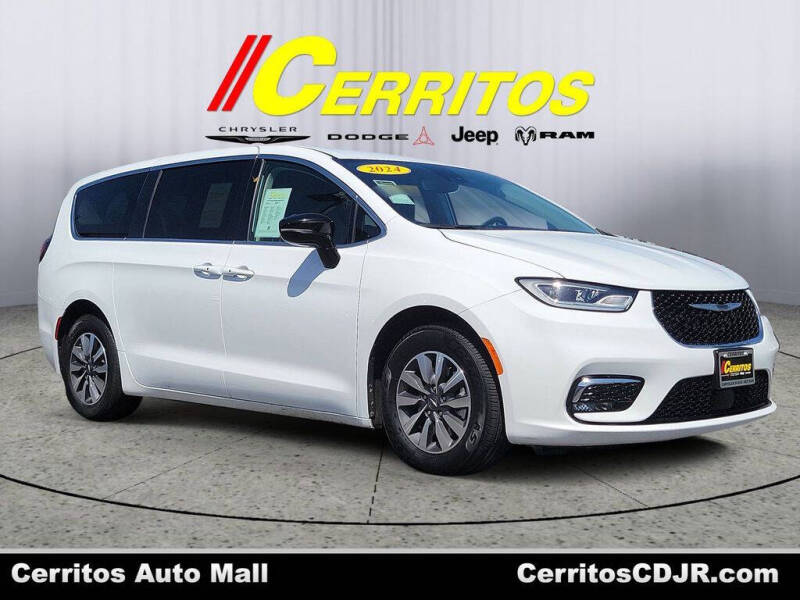 2024 Chrysler Pacifica Plug-In Hybrid Select