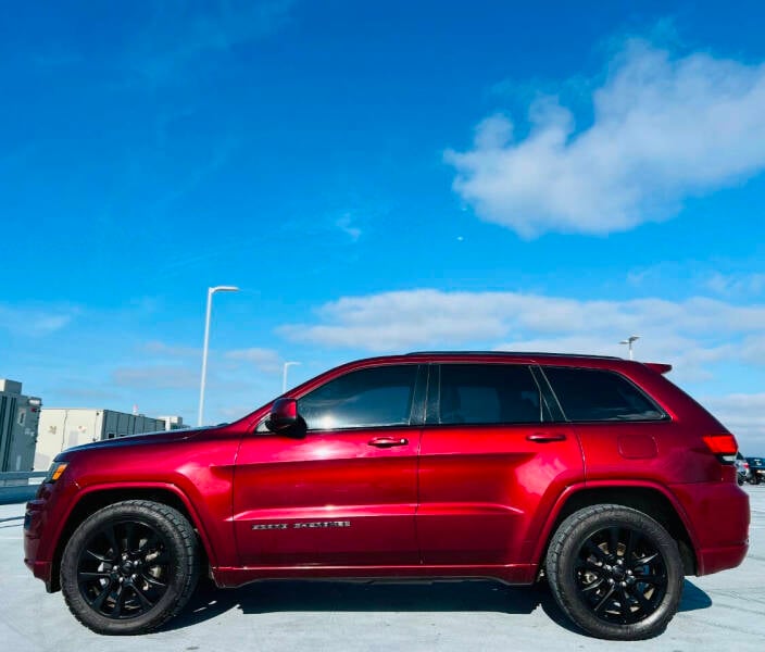 2018 Jeep Grand Cherokee Altitude photo 9