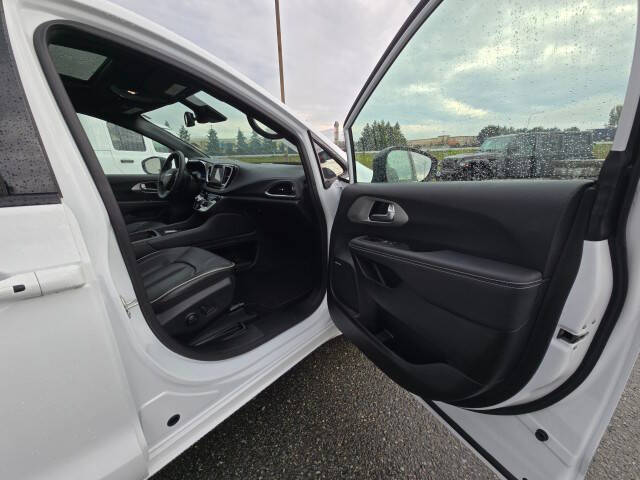 2023 Chrysler Pacifica Plug-In Hybrid Limited