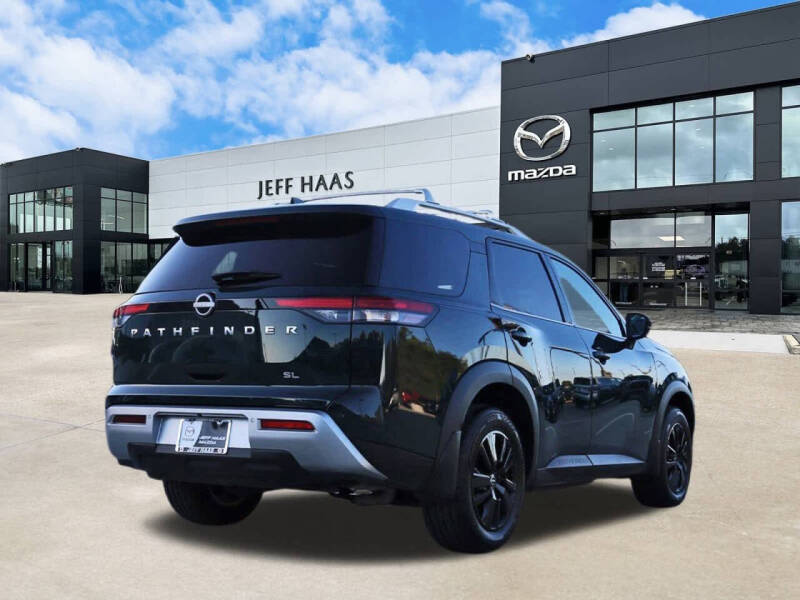 2024 Nissan Pathfinder SL