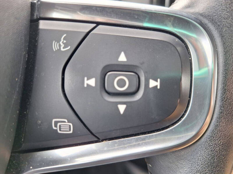 2019 Volvo XC40 T5 Momentum