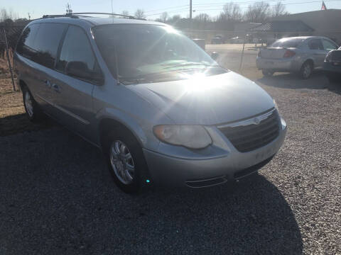 2006 Chrysler Town and Country for sale at B AND S AUTO SALES in Meridianville AL