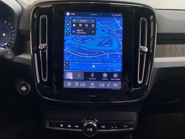 2025 Volvo XC40 B5 Core Bright Theme