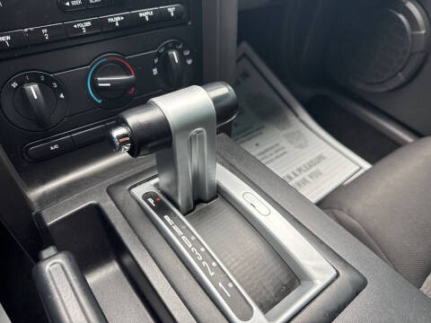 2006 Ford Mustang V6 Deluxe