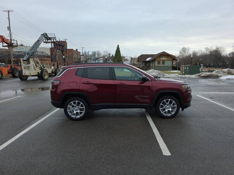 2022 Jeep Compass Latitude Lux