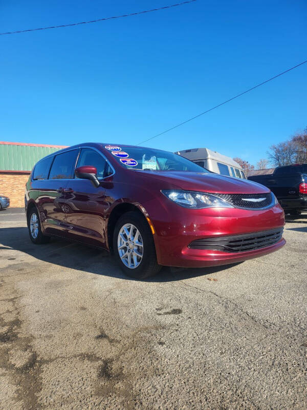 2017 Chrysler Pacifica for sale at Johnny's Motor Cars in Toledo OH