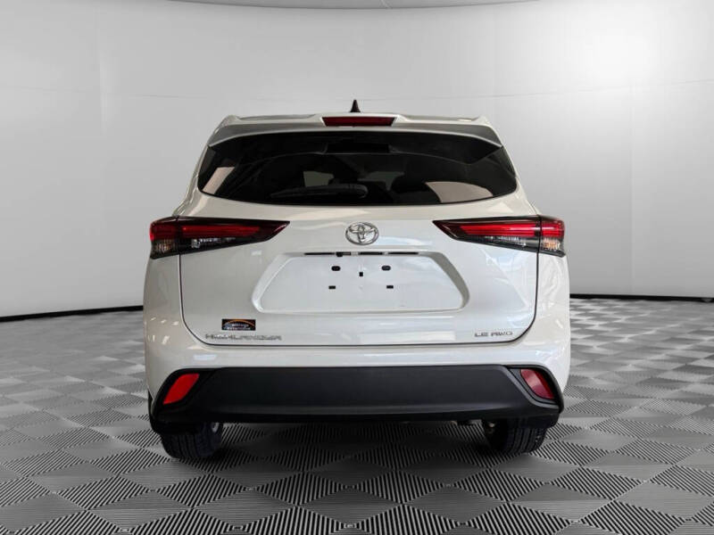 2024 Toyota Highlander LE