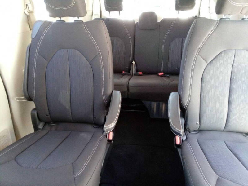 2020 Chrysler Voyager LX