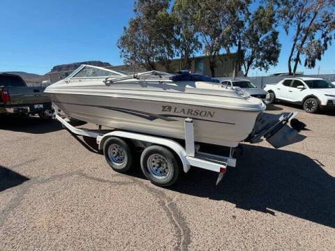 2001 Larson Boats 212 SEI