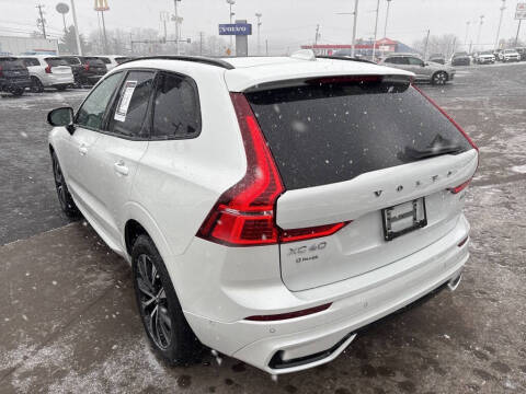 2025 Volvo XC60 B5 Plus Dark Theme