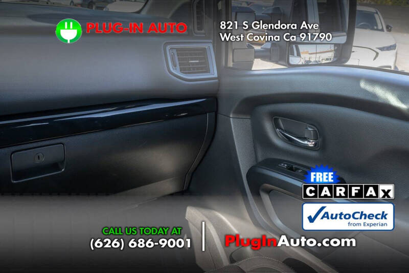 2023 Nissan Titan SV