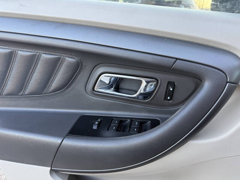 2011 Ford Taurus SEL