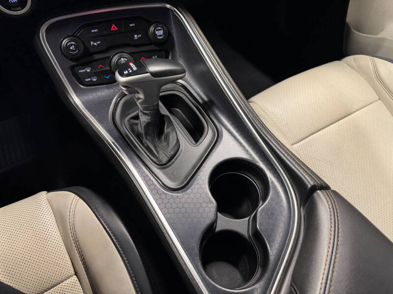 2015 Dodge Challenger SXT Plus
