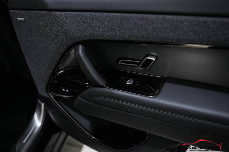 2025 Land Rover Range Rover Sport P460e Dynamic SE