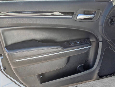 2022 Chrysler 300 S V8