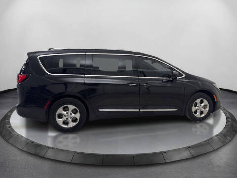 2017 Chrysler Pacifica Touring-L Plus