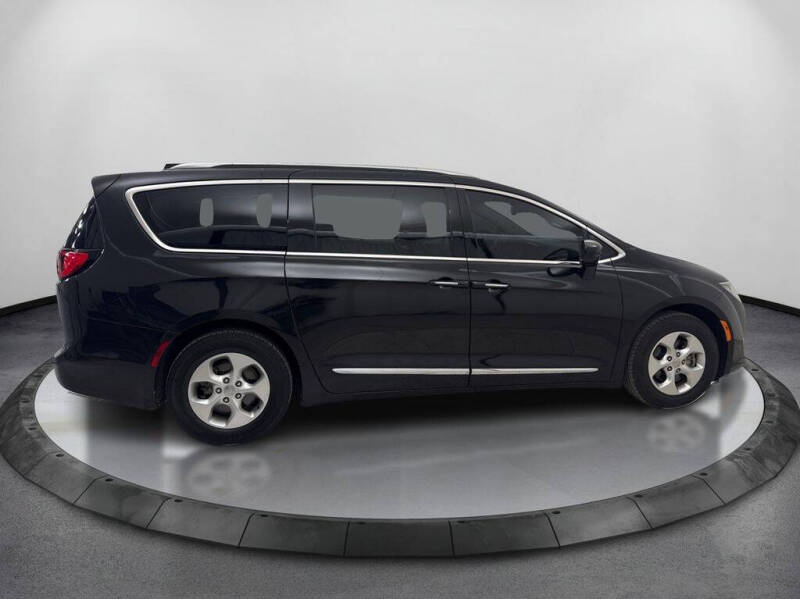 2017 Chrysler Pacifica Touring-L Plus