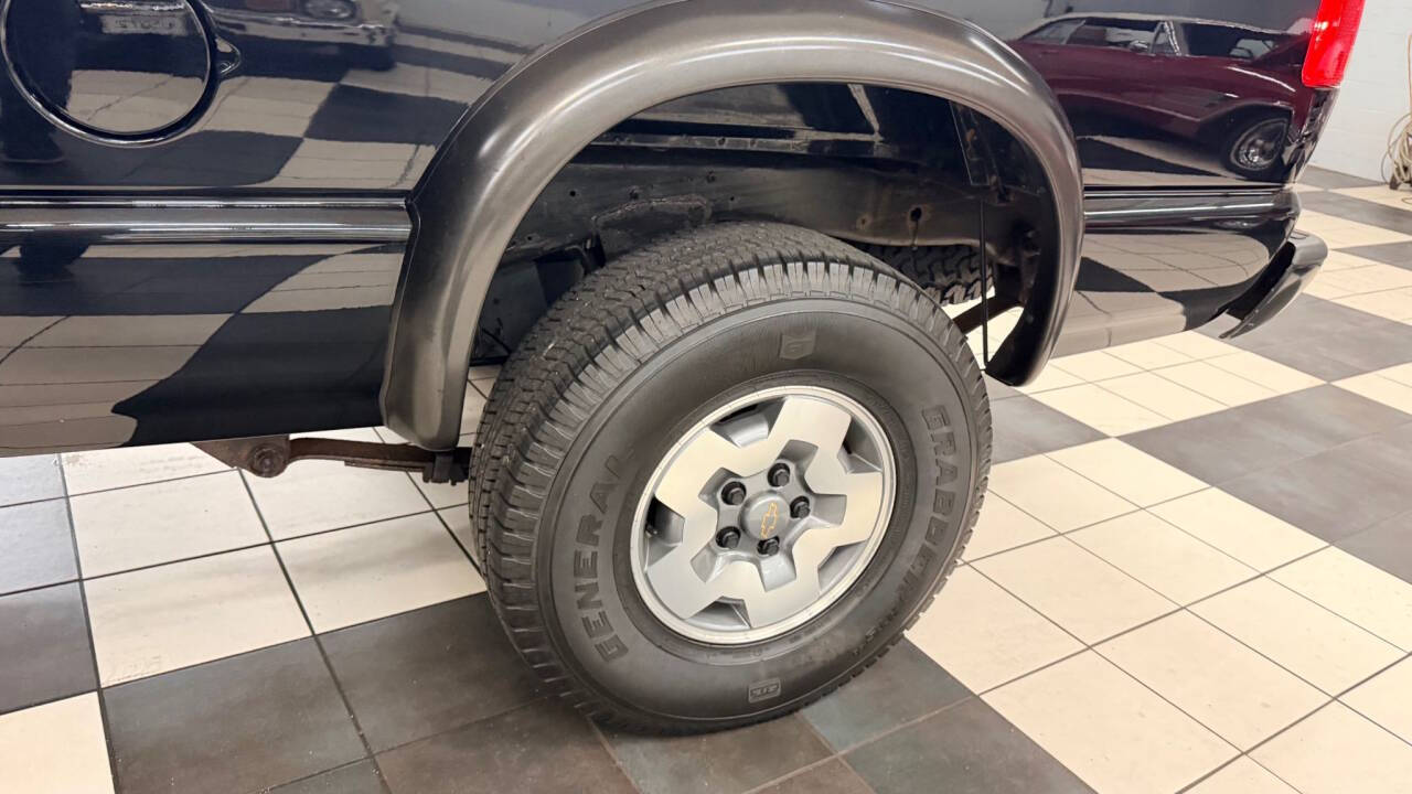 2003 Chevrolet S-10 13