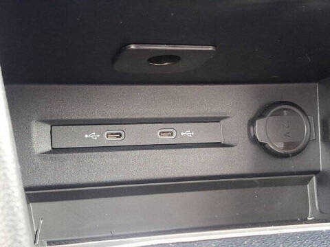 2025 Volkswagen Taos SE 4Motion