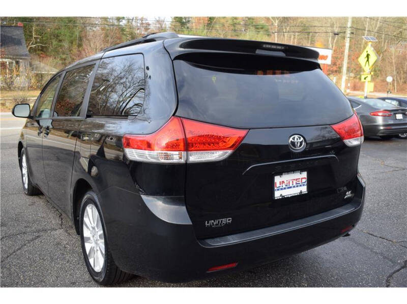 2011 Toyota Sienna LE 7-Passenger