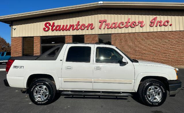 2005 Chevrolet Avalanche for sale at STAUNTON TRACTOR INC in Staunton VA