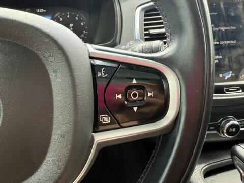 2020 Volvo XC90 T6 Momentum 6-Passenger