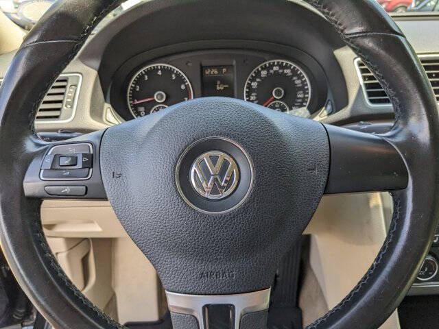 2015 Volkswagen Passat 23