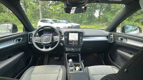 2026 Volvo XC40 B5 Core